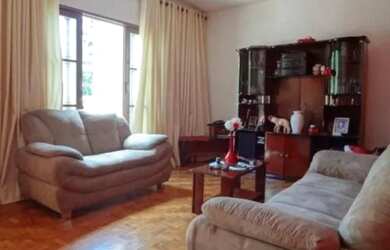 Imagem: A casa possui 3 Dormitórios, 2 Banheiros, 1 Vaga na garagem