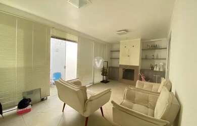 Imagem: A casa em condomínio possui 3 Dormitórios, 2 Banheiros, 2