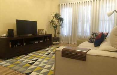 Imagem: A casa possui 3 Dormitórios, 5 Banheiros, 2 Vagas na garagem