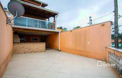 Imagem: A casa possui 3 Dormitórios, 5 Banheiros, 3 Vagas na garagem