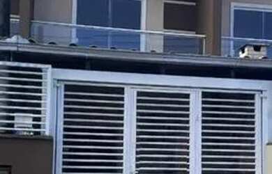 Imagem: A casa possui 2 Dormitórios, 2 Banheiros, 1 Vaga na garagem