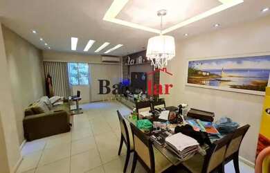 Imagem: A casa possui 3 Dormitórios, 2 Banheiros, 1 Vaga na garagem