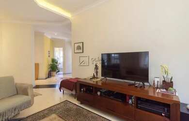 Imagem: A casa possui 4 Dormitórios, 4 Banheiros, 5 Vagas na garagem