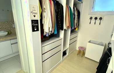 Imagem: A casa em condomínio possui 3 Dormitórios, 3 Banheiros, 2