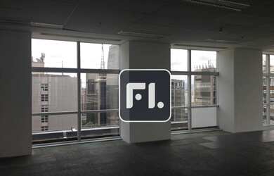 Imagem: O depósito possui 5 Vagas na garagem, 683m² de Área e está