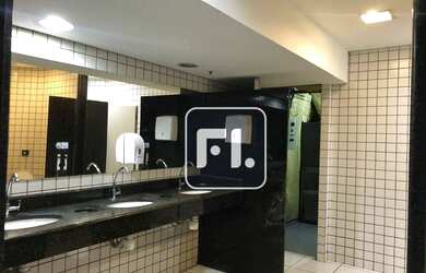 Imagem: O depósito possui 5 Vagas na garagem e 535m² de Área e está