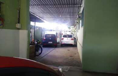 Imagem: A casa possui 5 Dormitórios, 2 Banheiros, 3 Vagas na garagem