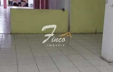 Imagem: O depósito possui 3 Vagas na garagem, 250m² de Área e está