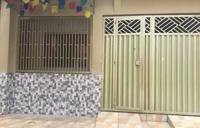 Imagem: A casa possui 2 Dormitórios, 2 Banheiros, 1 Vaga na garagem