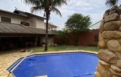 Imagem: A casa em condomínio possui 4 Dormitórios, 5 Banheiros, 344m²