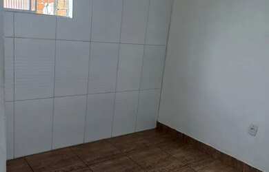 Imagem: A casa possui 1 Dormitório, 1 Banheiro e está localizado