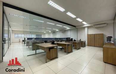 Imagem: O depósito à venda possui 5 Vagas na garagem e 490m² de Área