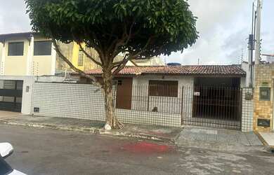 Imagem: Vende-se Casa no bairro de Candelária, com 4 quartos, sendo