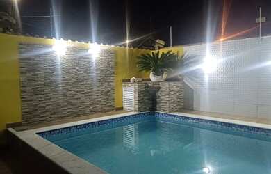 Imagem: A casa possui 2 Dormitórios, Acomodam 10 pessoas, 1 Vaga na