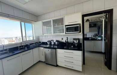 Imagem: O apartamento possui 5 Dormitórios, 5 Banheiros, 5 Vagas na