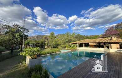 Imagem: A casa em condomínio possui 5 Dormitórios, 5 Banheiros, 5