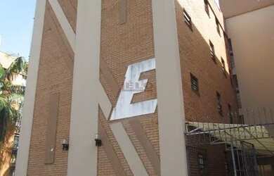 Imagem: O apartamento possui 3 Dormitórios, 1 Banheiro, 1 Vaga na garagem