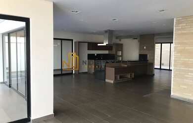 Imagem 6: Casa sobrado, alto padrão para venda ou locação localizada no Condomínio Jardim Vila Parad