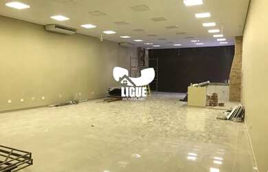 Imagem: O depósito possui 5 Vagas na garagem e 400m² de Área e está