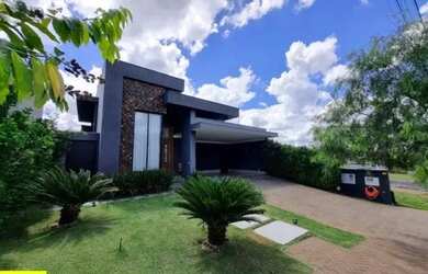 Imagem: A casa em condomínio possui 3 Dormitórios, 4 Banheiros, 4