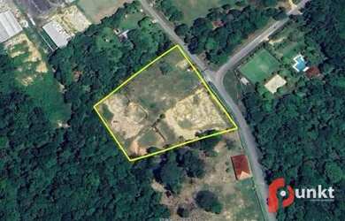 Imagem: O terreno possui 11.500m² de Área e está localizado em Tarumã