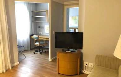 Imagem: O apartamento possui 1 Dormitório, 1 Banheiro, 1 Vaga na garagem