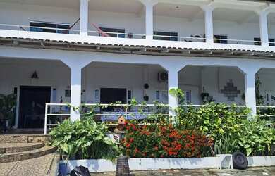 Imagem: A casa possui 5 Dormitórios, 5 Banheiros, 5 Vagas na garagem