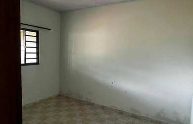 Imagem: A casa possui 1 Dormitório, 1 Banheiro, 5 Vagas na garagem