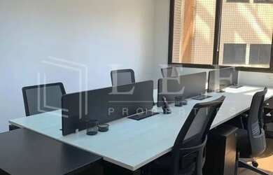 Imagem: O depósito possui 3 Vagas na garagem e 110m² de Área e está