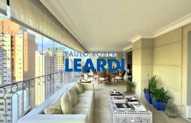 Imagem: O apartamento possui 4 Dormitórios, 5 Banheiros, 5 Vagas na