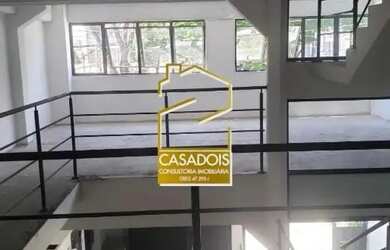 Imagem: O depósito possui 5 Vagas na garagem, 933m² de Área e está