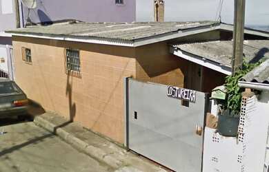 Imagem: A casa possui 2 Dormitórios, 1 Banheiro, 1 Vaga na garagem