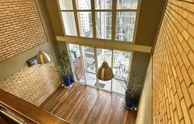 Imagem: O depósito possui 2 Vagas na garagem, 81m² de Área e está