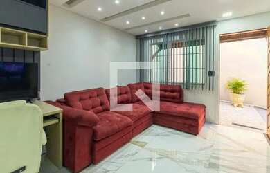 Imagem: A casa possui 2 Dormitórios, 3 Banheiros, 1 Vaga na garagem