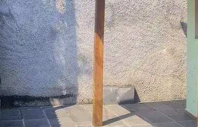 Imagem: A casa possui 3 Dormitórios, 1 Banheiro, 4 Vagas na garagem