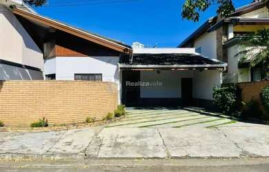 Imagem: A casa em condomínio possui 4 Dormitórios, 3 Banheiros, 4