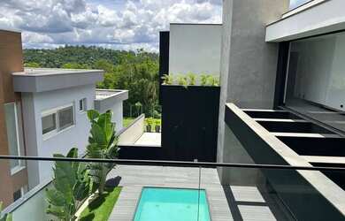 Imagem: A casa em condomínio possui 4 Dormitórios, 5 Banheiros, 5