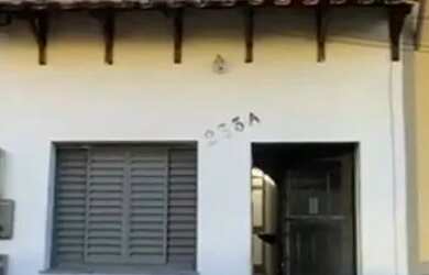 Imagem: A casa e possui 2 Dormitórios, Suítes, 2 Banheiros está