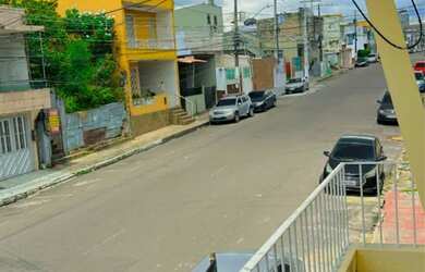 Imagem: A casa possui 5 Dormitórios e 4 Banheiros e está localizado