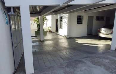 Imagem: A casa possui 5 Dormitórios, 5 Banheiros, 5 Vagas na garagem