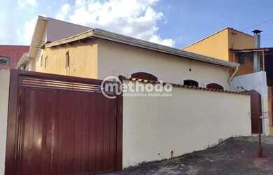 Imagem: A casa possui 2 Dormitórios, 2 Banheiros, 2 Vagas na garagem