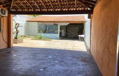 Imagem: A casa possui 2 Dormitórios, 4 Banheiros, 5 Vagas na garagem