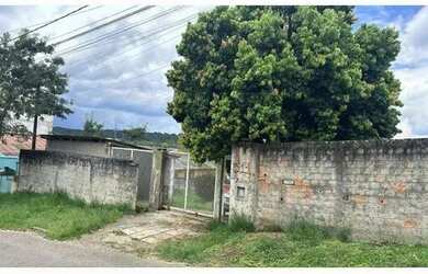 Imagem: A casa possui 2 Dormitórios, 2 Banheiros, 91m² de Área e