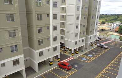 Imagem: O apartamento possui 2 Dormitórios, 1 Banheiro, 1 Vaga na garagem