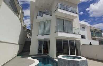 Imagem: A casa em condomínio possui 3 Dormitórios, 4 Banheiros, 4