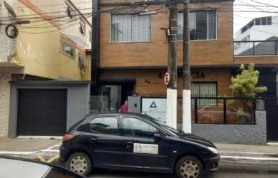 Imagem: A casa possui 3 Dormitórios, 2 Banheiros, 2 Vagas na garagem