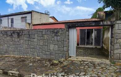 Imagem: A casa possui 3 Dormitórios, 2 Banheiros, 3 Vagas na garagem