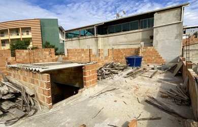 Imagem: A casa possui 2 Dormitórios, 1 Banheiro, 150m² de Área e