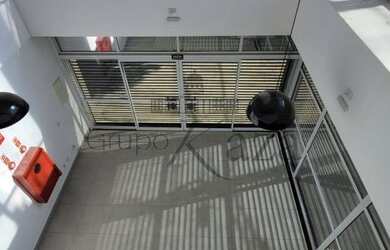 Imagem: O depósito possui 2 Vagas na garagem, 105m² de Área e está