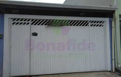 Imagem: A casa possui 2 Dormitórios, 1 Banheiro, 2 Vagas na garagem